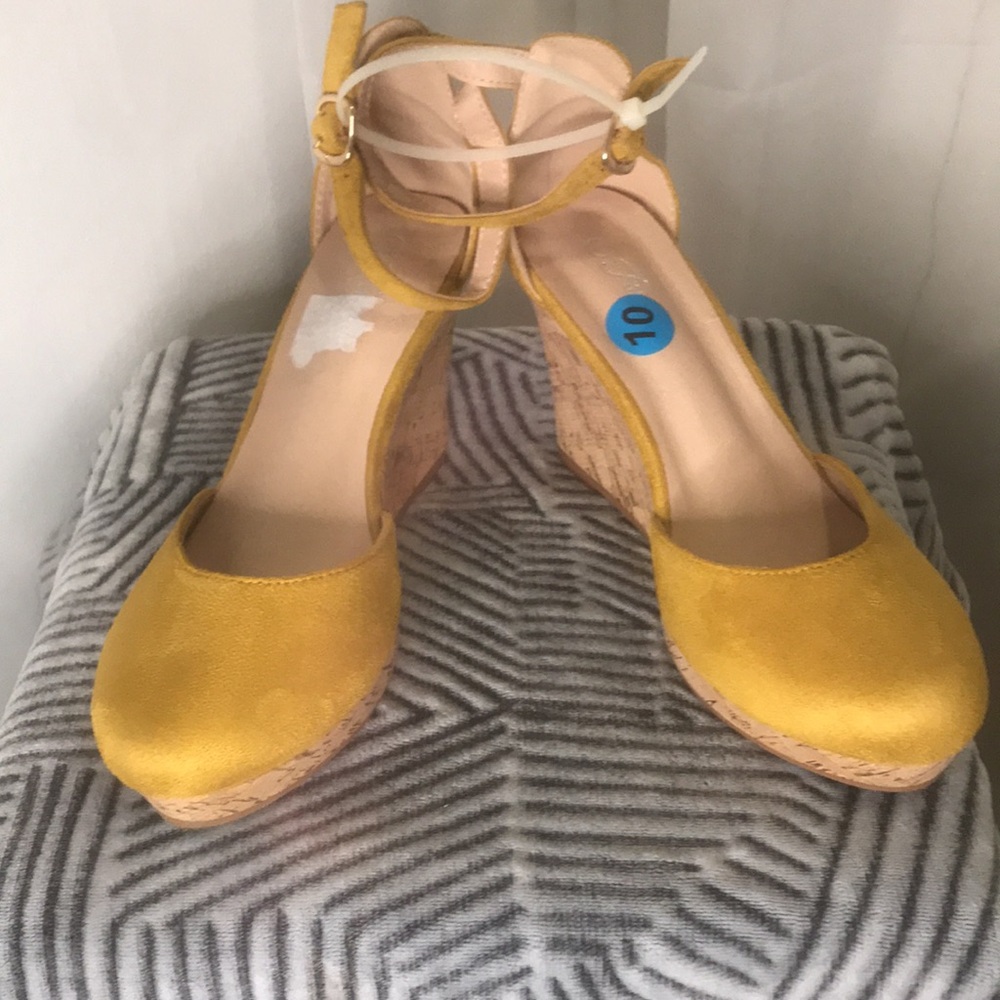 Wedge Heel - Picture 2 of 5